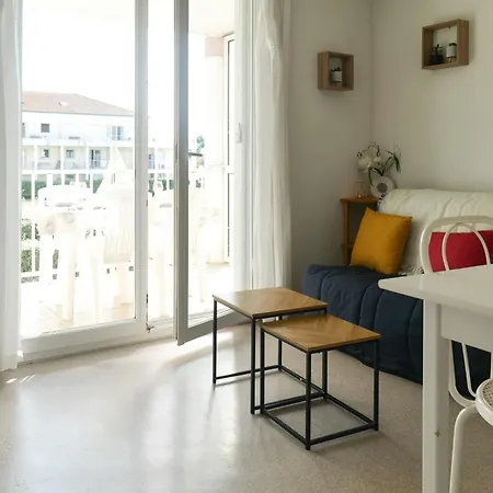 Dans De Vacances, Avec Piscine, Quartier Pironniere 4 Personnes Apartment