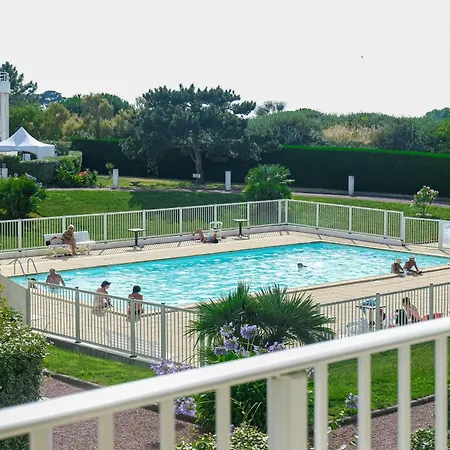 Dans De Vacances, Avec Piscine, Quartier Pironniere 4 Personnes Apartment