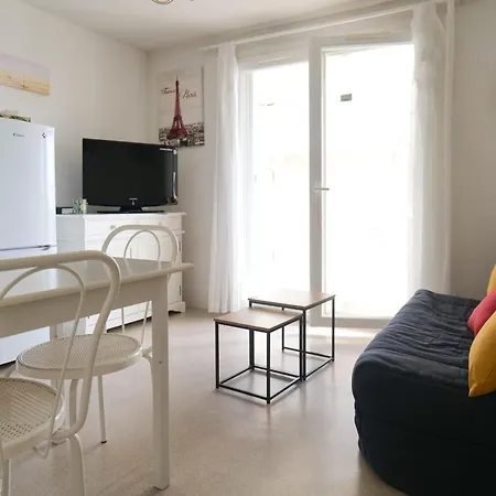 Dans De Vacances, Avec Piscine, Quartier Pironniere 4 Personnes