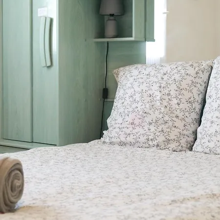 Dans De Vacances, Avec Piscine, Quartier Pironniere 4 Personnes 公寓 莱萨布勒-多洛讷