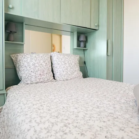 Dans De Vacances, Avec Piscine, Quartier Pironniere 4 Personnes 公寓 莱萨布勒-多洛讷