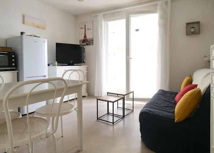 Dans Résidence De Vacances, Avec Piscine, Quartier Pironniere 4 Personnes