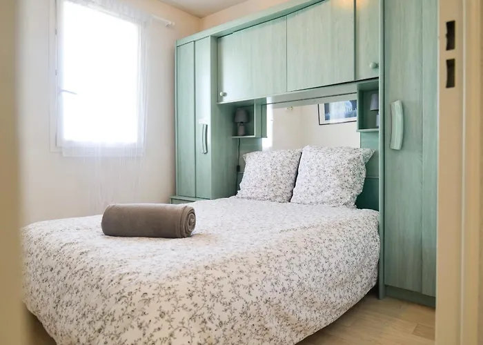 Apartamento Dans Résidence De Vacances, Avec Piscine, Quartier Pironniere 4 Personnes